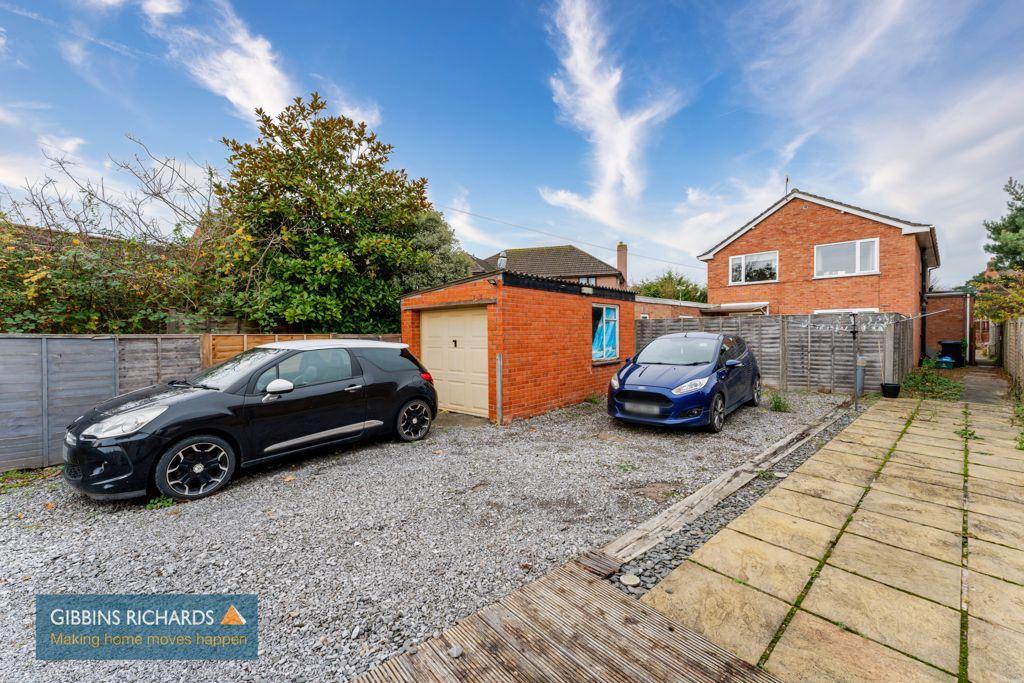 Garage/Parking
