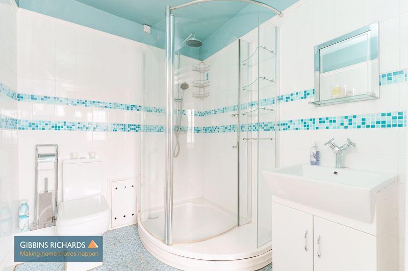 Farm - Shower Room