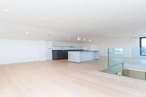 2 bedroom penthouse to rent, N8