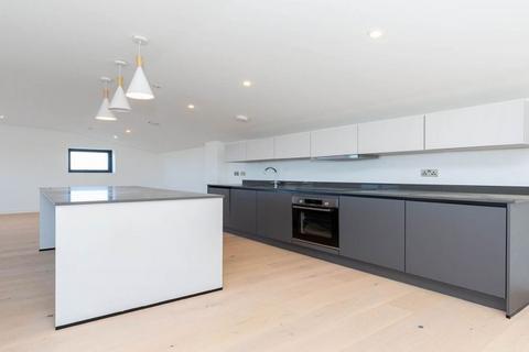 2 bedroom penthouse to rent, N8