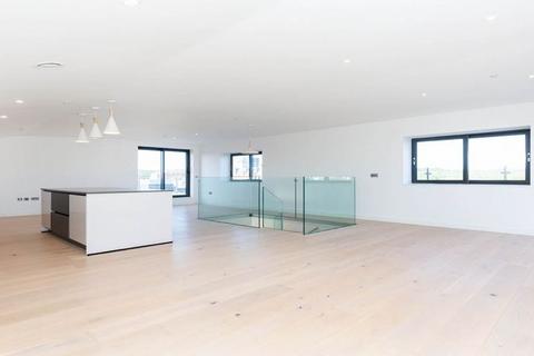 2 bedroom penthouse to rent, N8