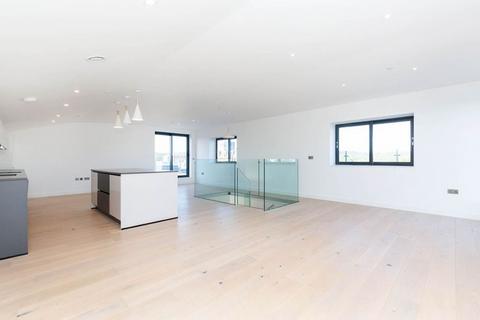 2 bedroom penthouse to rent, N8