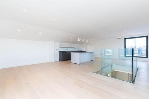 2 bedroom penthouse to rent, N8