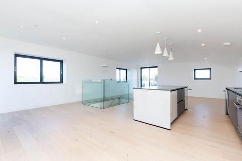 2 bedroom penthouse to rent, N8