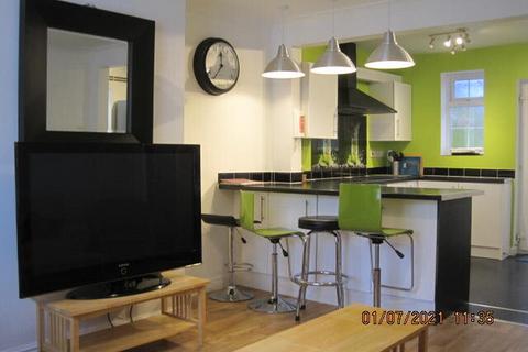 6 bedroom semi-detached house to rent, Foxley Close