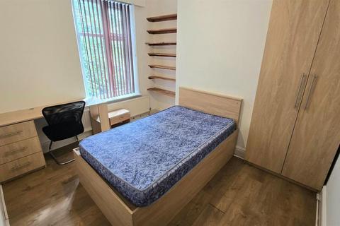 9 bedroom house to rent, Park Range, Manchester M14