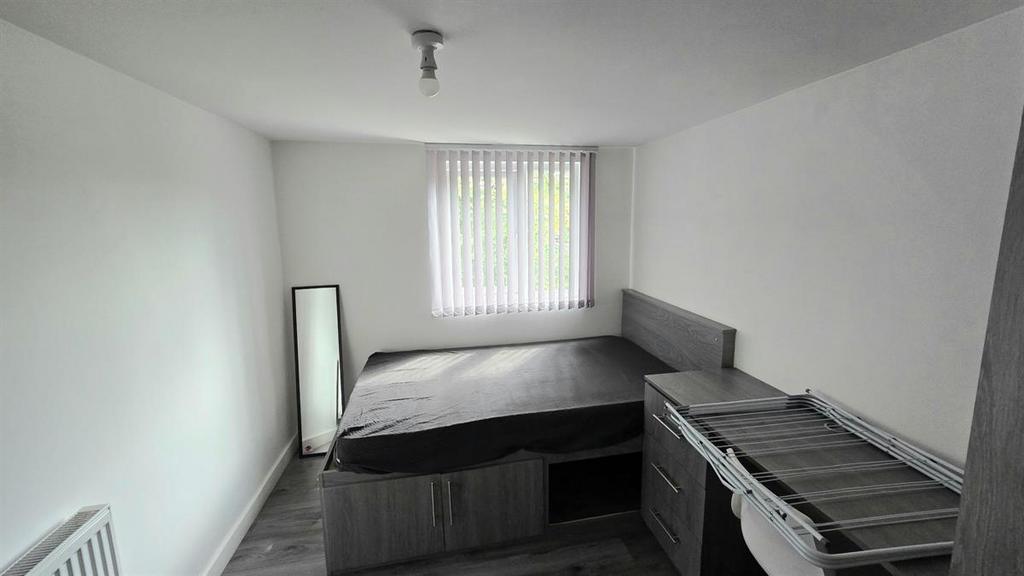 Bright, neatly presented bedroom with a large b...