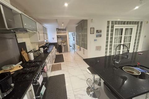 5 bedroom detached house for sale, Kings Drive, Edgware, Middlesex, HA8 8EE