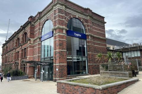 Office to rent, Claypit Ln Leeds LS2 8AE