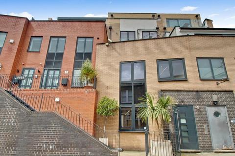 3 Risborough St London SE1 0HF