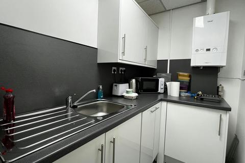 Office to rent, Station Rd Guiseley LS20 8BX