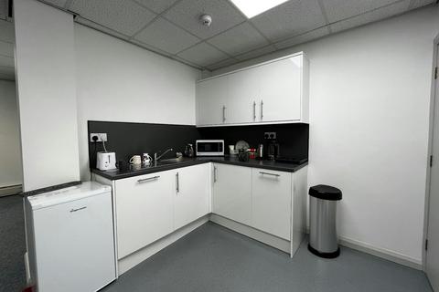 Office to rent, Station Rd Guiseley LS20 8BX