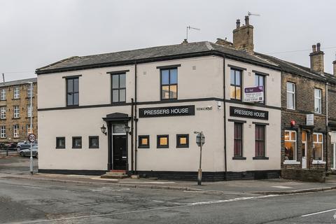 Pub to rent, 2 South Ln Elland HX5 0HG