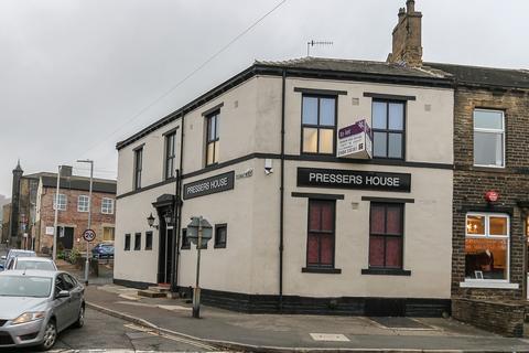 Pub to rent, 2 South Ln Elland HX5 0HG