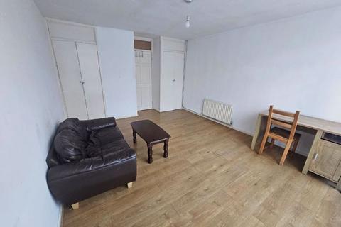 3 bedroom property to rent, Ramilles Close, London SW2