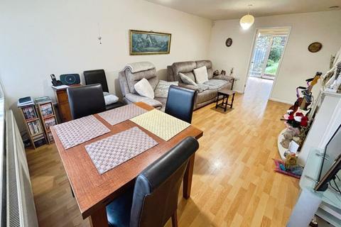 3 bedroom semi-detached house for sale, Shorefield Mount, Egerton