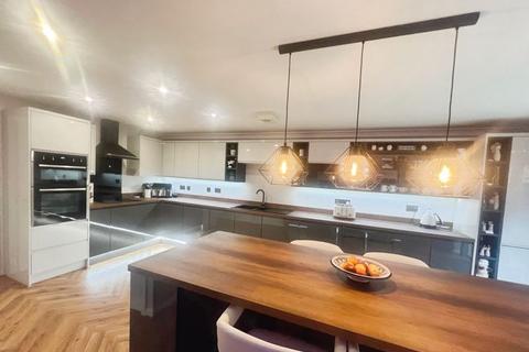 3 bedroom townhouse for sale, Temple Road, Bolton