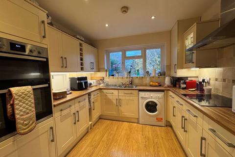 3 bedroom semi-detached house to rent, Deeds Grove, High Wycombe HP12