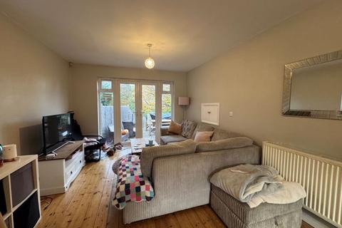 3 bedroom semi-detached house to rent, Deeds Grove, High Wycombe HP12