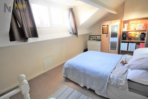 2 bedroom terraced house to rent, Granby Avenue, Headingley, Leeds, LS6 3AU