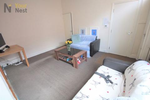 2 bedroom terraced house to rent, Granby Avenue, Headingley, Leeds, LS6 3AU