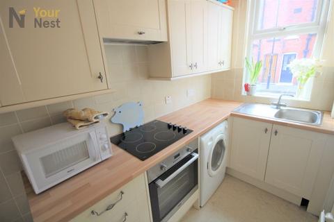 2 bedroom terraced house to rent, Granby Avenue, Headingley, Leeds, LS6 3AU
