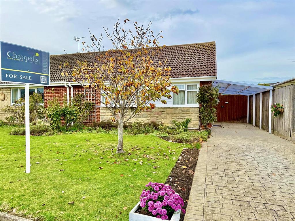 Heronscroft, Covingham, Swindon 3 bed semi-detached bungalow for sale ...