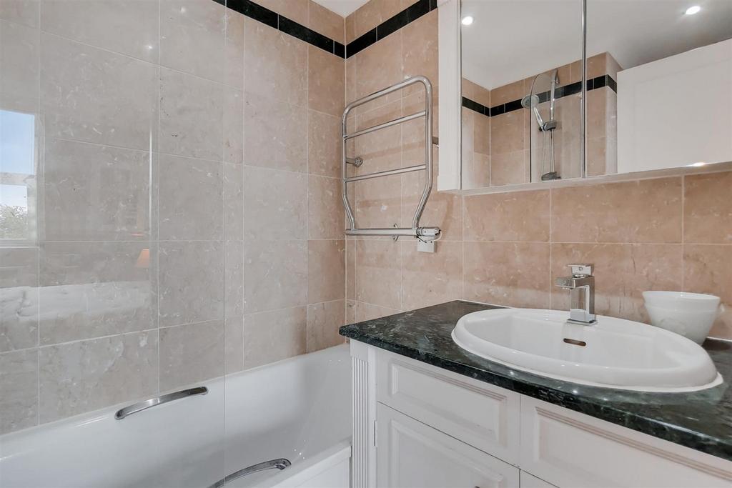 5 Master-Ensuite-0-1-scaled.jpg