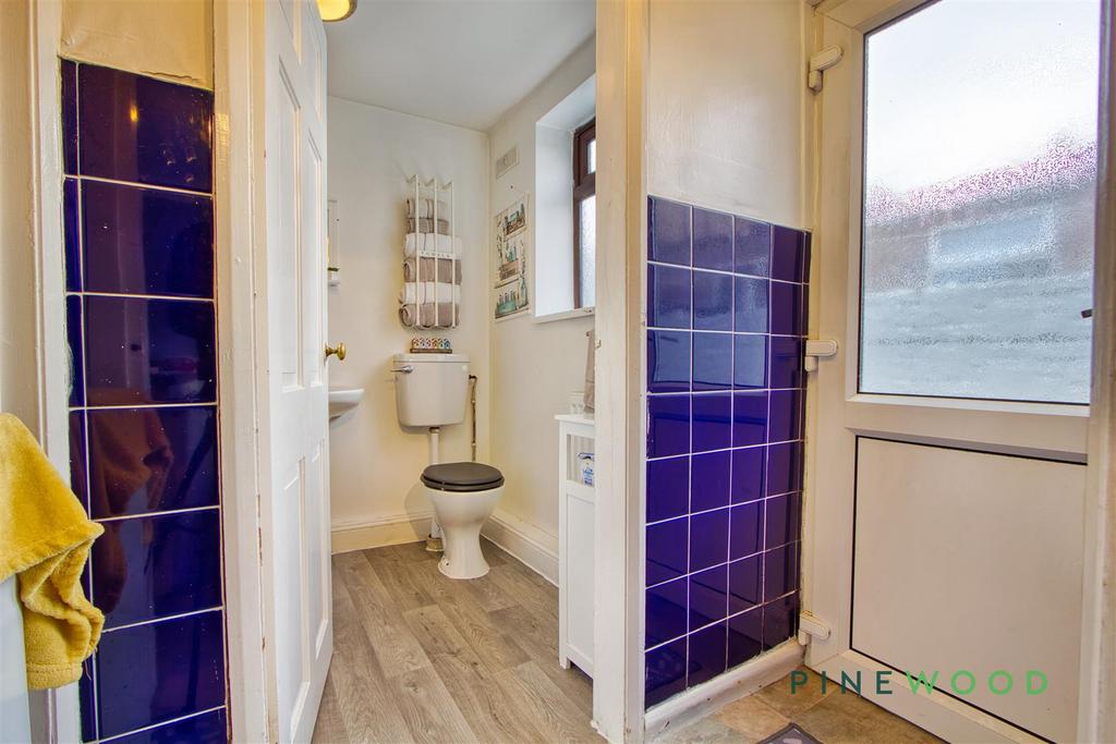 Bathroom / rear door