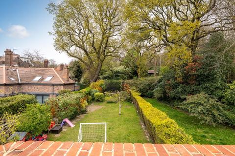 3 bedroom apartment to rent, Redington Road, Hampstead, London, NW3