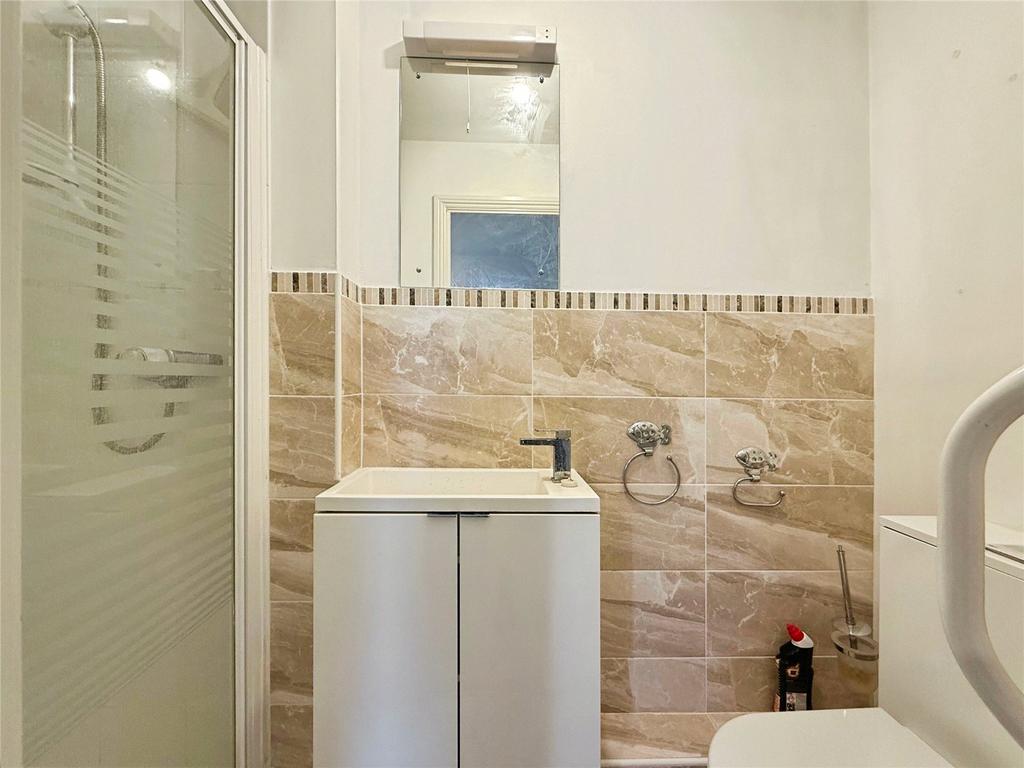 En-Suite To Bed 2