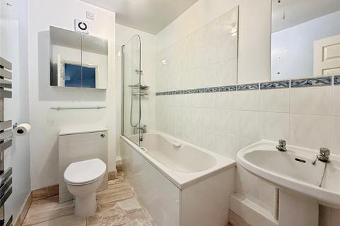 3 bedroom semi-detached house to rent, Lammas Gate, Faversham ME13