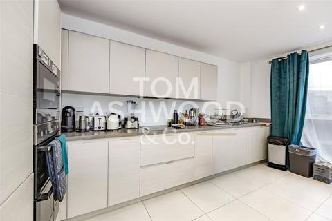 undefined, Wood Lane, Dagenham, RM8