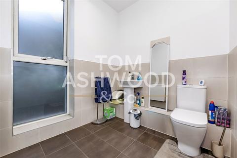 undefined, Wood Lane, Dagenham, RM8