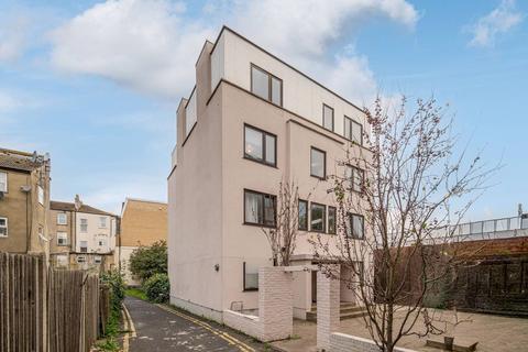 undefined, Sirdar Road, Tooting, Mitcham, CR4