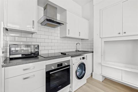 2 bedroom flat for sale, Lausanne Road, Hornsey N8