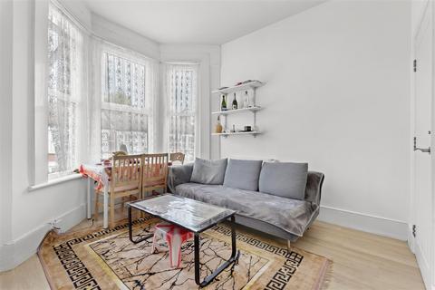 2 bedroom flat for sale, Lausanne Road, Hornsey N8