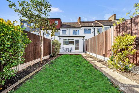 3 bedroom terraced house for sale, Norfolk Avenue, London, N13