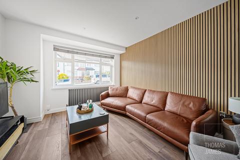 3 bedroom terraced house for sale, Norfolk Avenue, London, N13