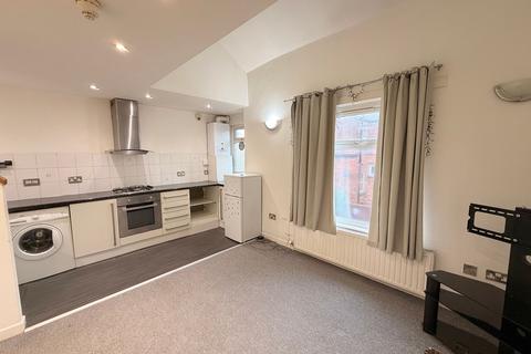 2 bedroom flat to rent, Egerton Crescent, Manchester, M20