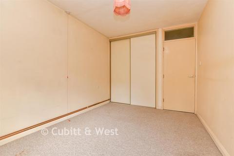 1 bedroom ground floor flat for sale, Knowle Lodge, Caterham CR3