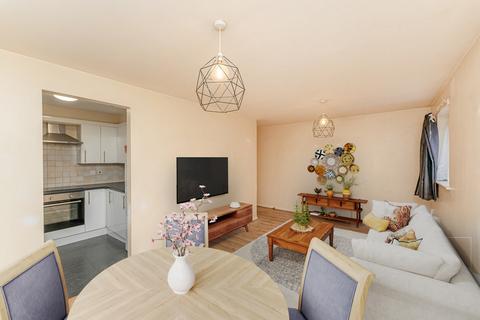 2 bedroom flat for sale, Buxton Close, London, N9