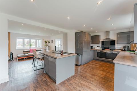 4 bedroom detached house for sale, Paddock Close, Belton