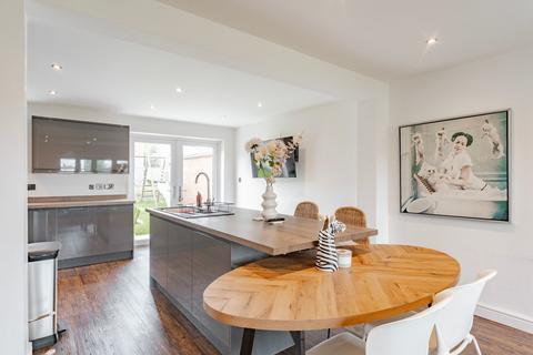 4 bedroom detached house for sale, Paddock Close, Belton