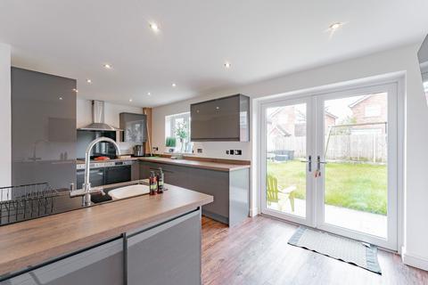 4 bedroom detached house for sale, Paddock Close, Belton