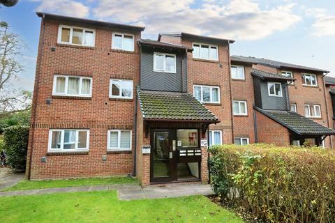 1 bedroom flat to rent, Saxon Close, Surbiton KT6