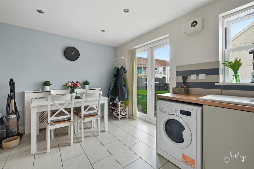 Kitchen/Dining Room