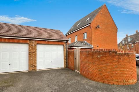 undefined, Grenadier Way, Singleton