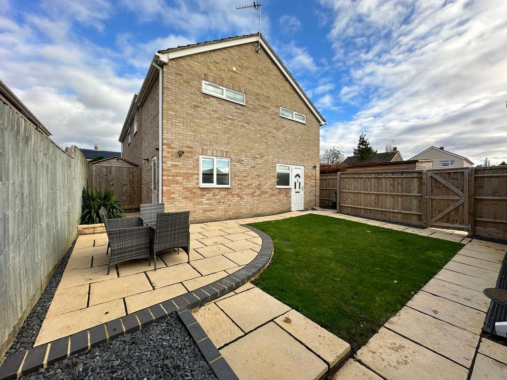 Ox44 a Poplar Close, Garsington, OX44 2 bed semi-detached house for sale - £ ...