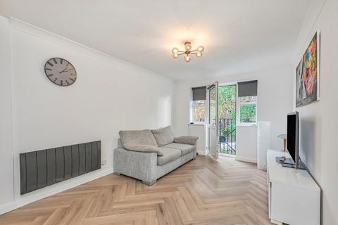2 bedroom flat to rent, Croft Street, London SE8